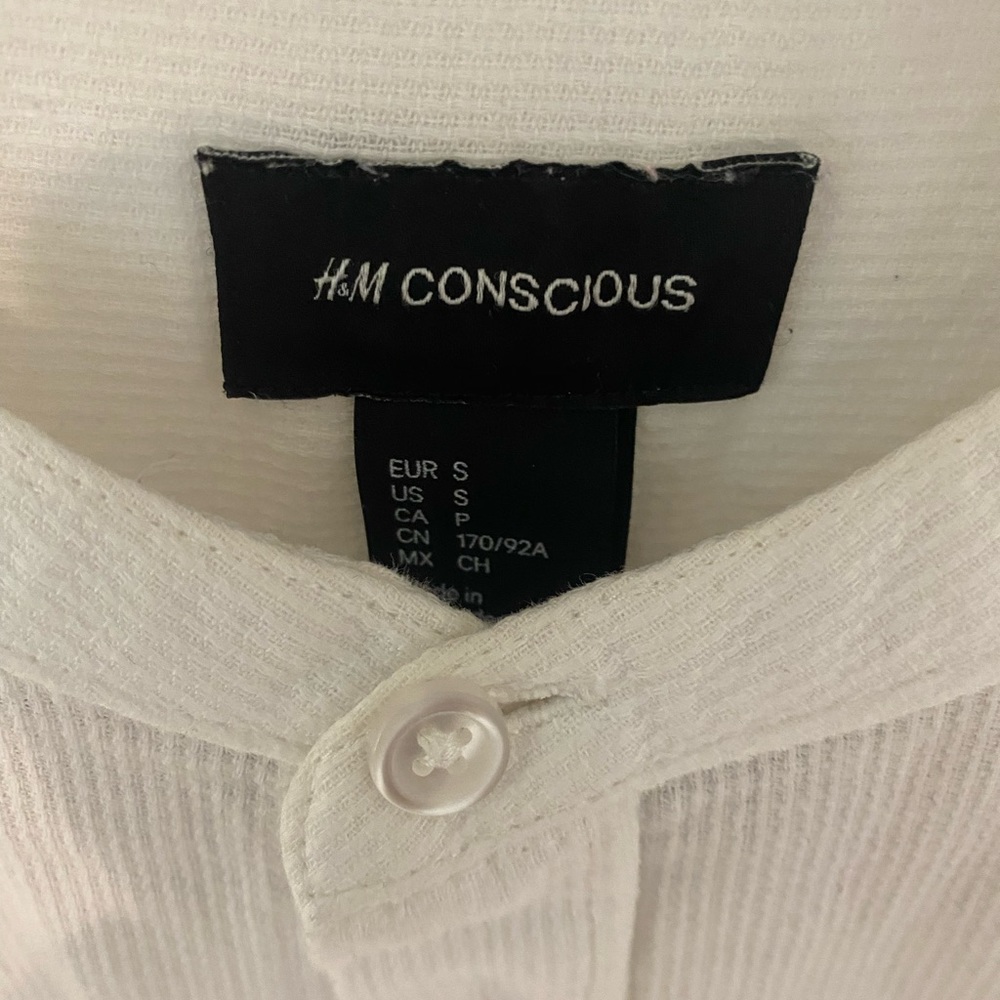 H&M CONSCIOUS WHITE BUTTON DOWN SIZE SMALL - Picture 2 of 6